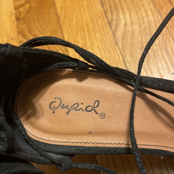 Black strappy heels - Picture 7 of 7